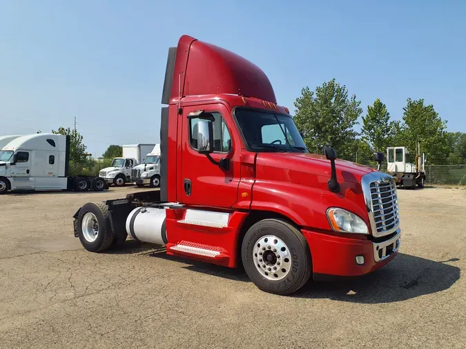 2013 FREIGHTLINER/MERCEDES CASCADIA 125