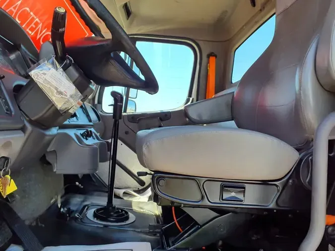 2017 FREIGHTLINER/MERCEDES M2 106