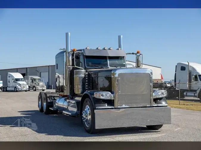 2022 PETERBILT 389