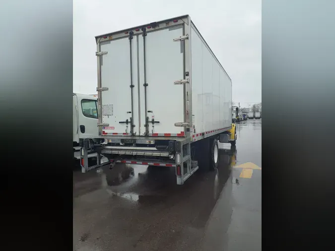 2016 FREIGHTLINER/MERCEDES M2 106