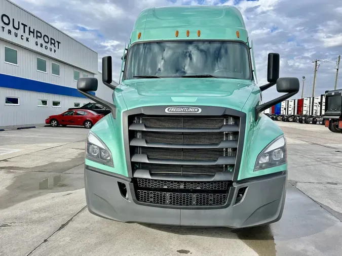 2022 Freightliner Cascadia 126