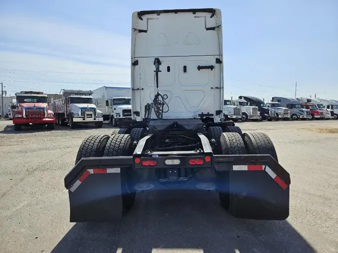 2020 FREIGHTLINER Cascadia 126