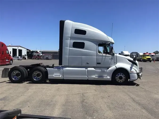 2022 VOLVO VNL64T76007800df601ad2b6b5fc2ed629d569fa5