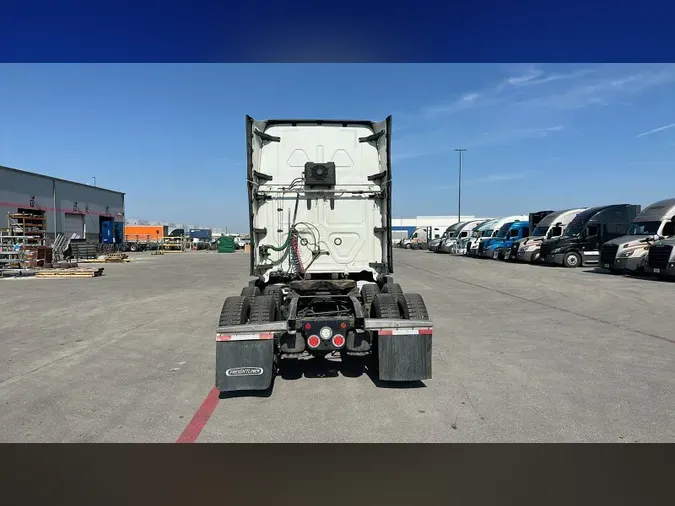 2022 Freightliner Cascadia 126