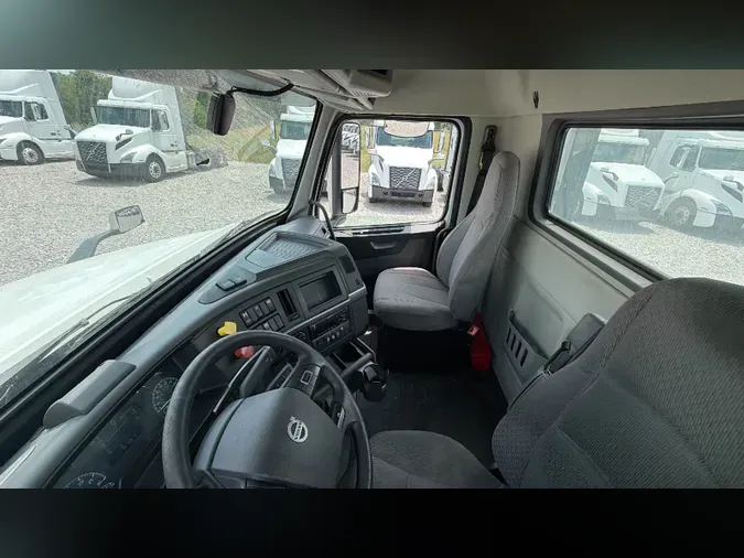 2020 Volvo VNL300