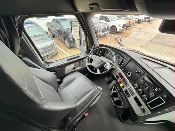 2022 Freightliner Cascadia 126