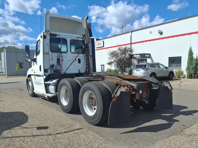 2015 FREIGHTLINER/MERCEDES CASCADIA 125