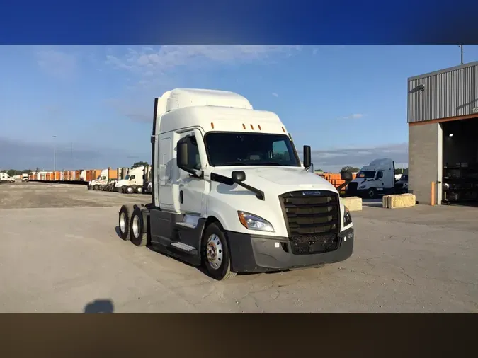 2021 Freightliner Cascadia 126078908ce0d40c7292595141261d0dc20