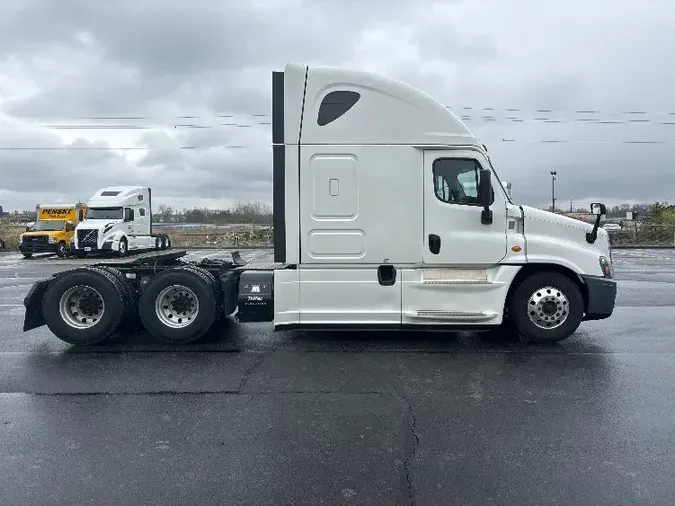 2020 Freightliner X12564ST