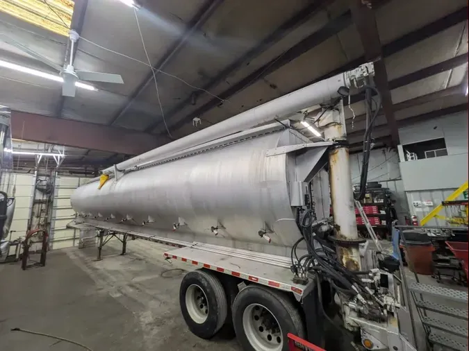 2016 LEDWELL BODY CO 40' TANKER078a8f6cd9547f02acfc403189d61634