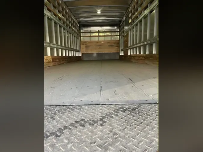 2018 FREIGHTLINER/MERCEDES M2 106