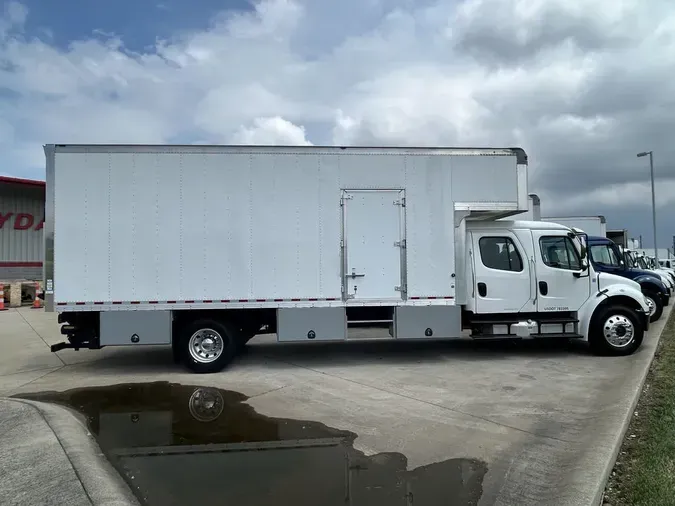 2018 Freightliner M2 106