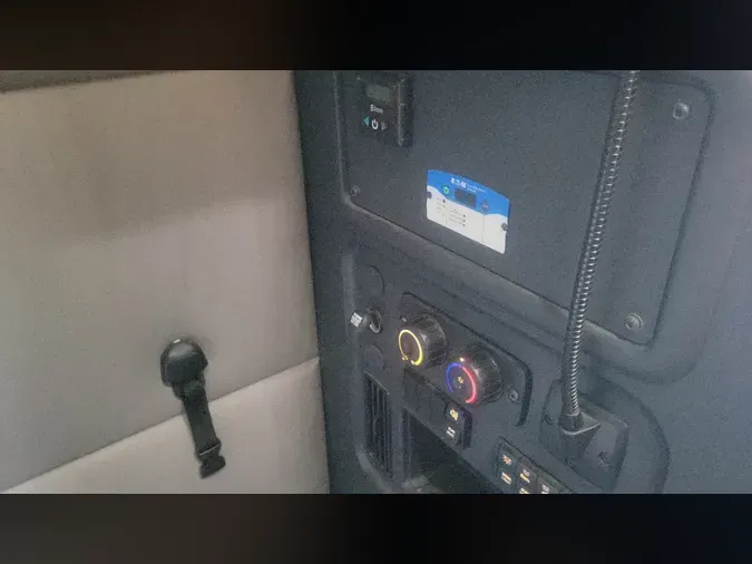 2020 Freightliner Cascadia 126