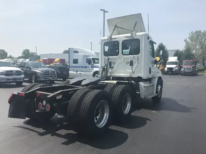 2016 Freightliner X11364ST