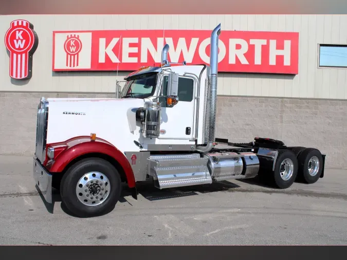 2025 Kenworth W900L