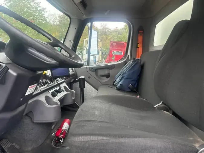 2019 FREIGHTLINER/MERCEDES M2 106