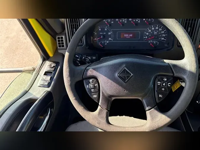 2018 INTERNATIONAL RH613