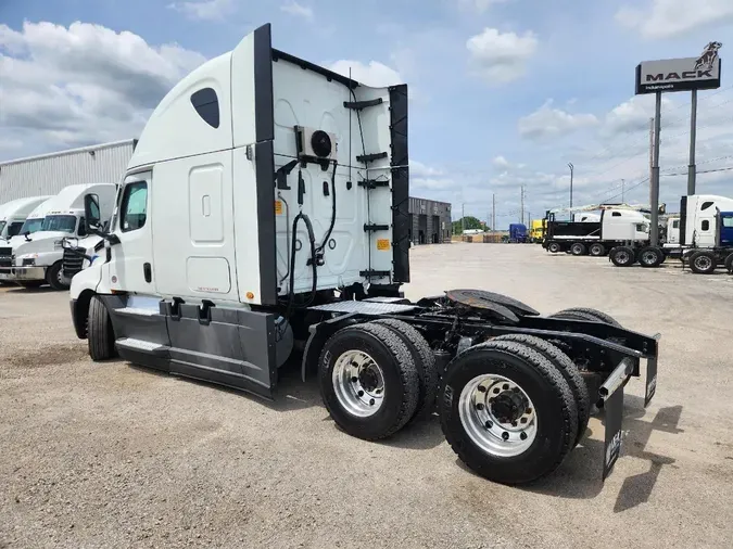 2021 FREIGHTLINER CASCADIA CA126