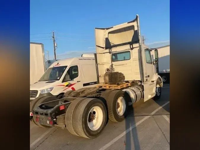 2018 VOLVO VNL64T-300