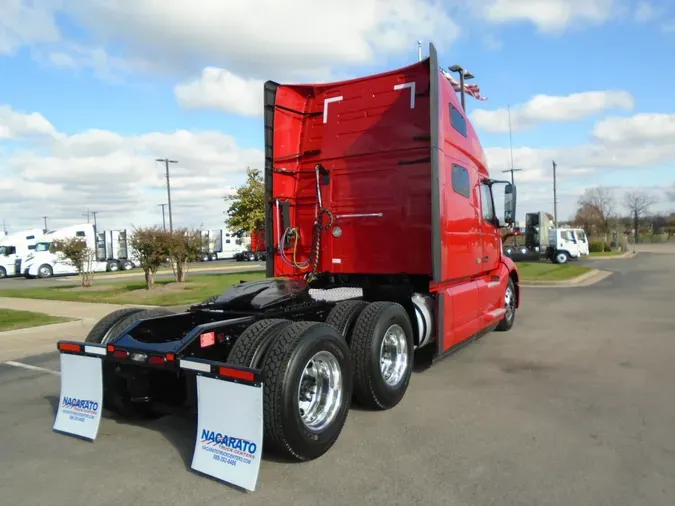 2020 VOLVO VNL64T760