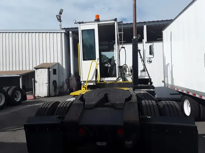 2019 AUTOCAR YARD TRACTOR