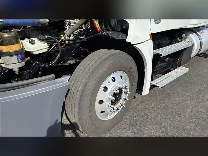 2019 FREIGHTLINER CA126