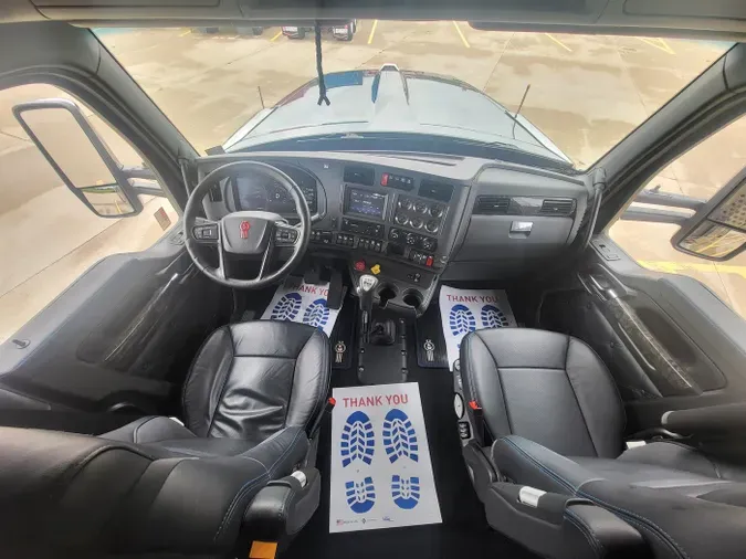 2024 Kenworth W990