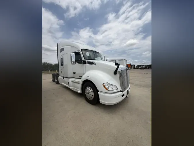 2022 Kenworth T68007b2840846c2ac3a1c5e362f8a9fcb3e