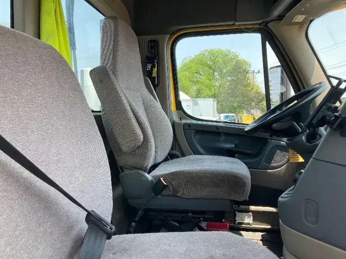 2018 FREIGHTLINER X12564ST