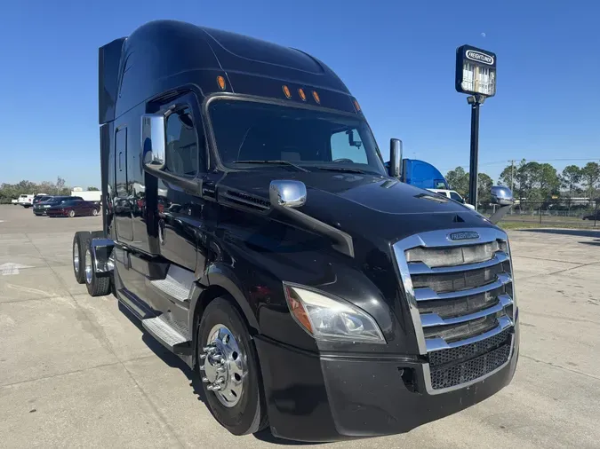 2020 Freightliner Cascadia 126