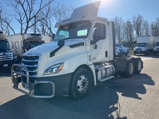 2018 Freightliner T12664ST