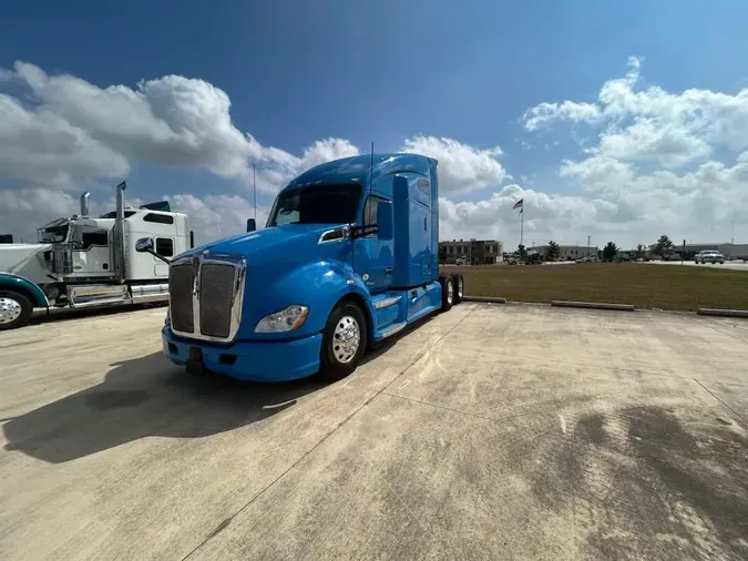 2022 Kenworth T68007b7fd189fd0dbeb12e8ccf352c17788
