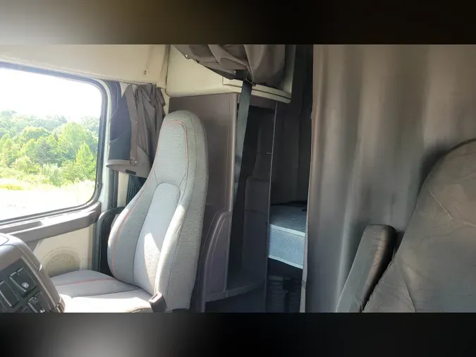 2018 Volvo VNL 740