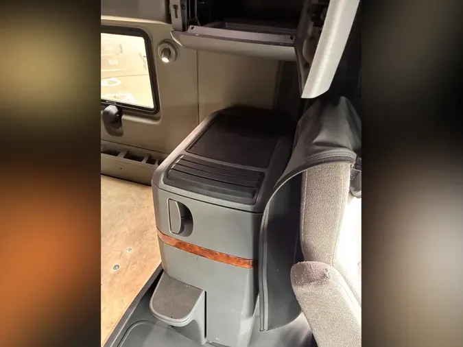 2022 International LT625