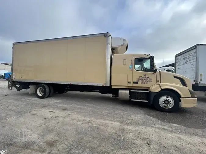 2017 VOLVO VNL42430