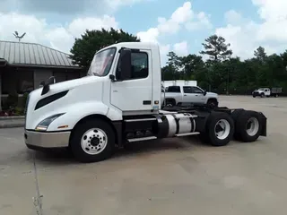 2019 VOLVO VNL64T-300