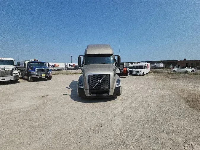 2021 VOLVO VNL760