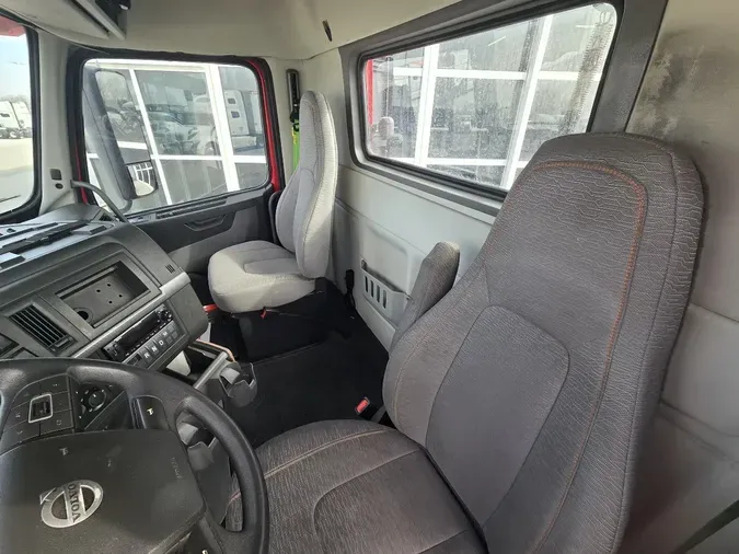 2022 VOLVO VNR64T300