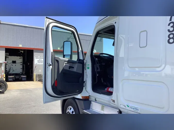 2021 Freightliner Cascadia 126
