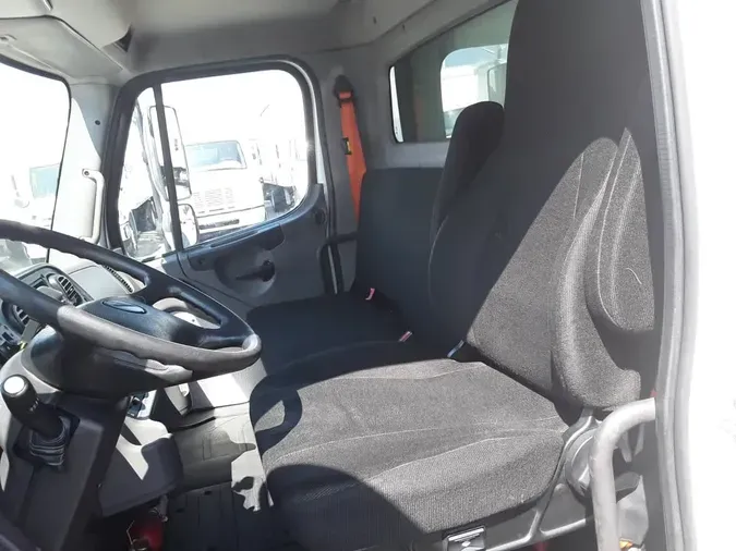 2016 FREIGHTLINER M2 106