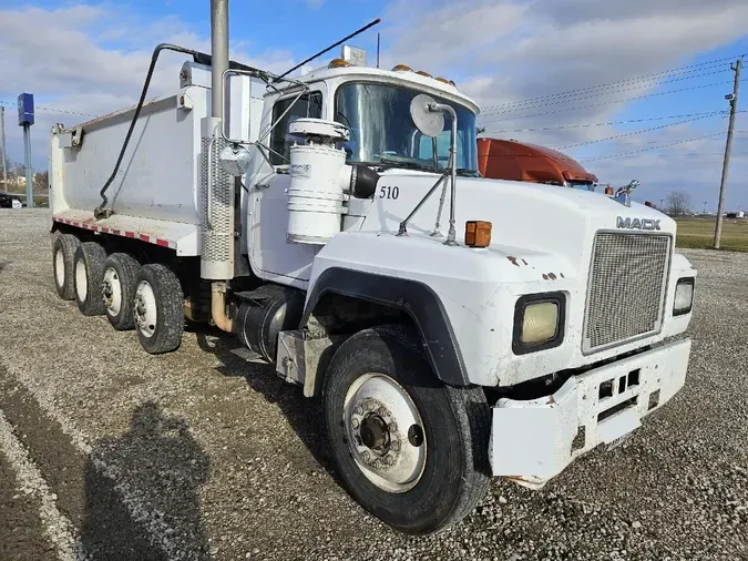 2000 MACK RD688S