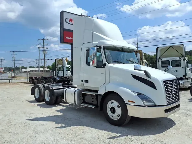 2020 VOLVO VNL64T-300