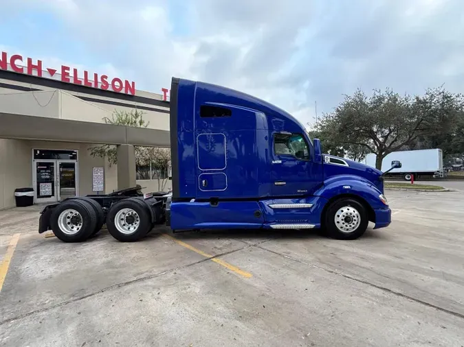2022 Kenworth T68007d377e076550d9a86c9e2bd05e2282b