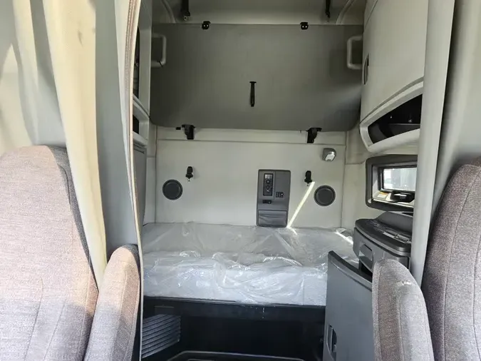 2019 VOLVO VNL64T-760