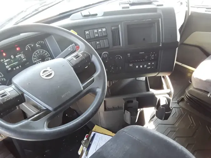 2020 VOLVO VNR64T-640