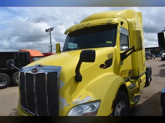 2017 PETERBILT 579