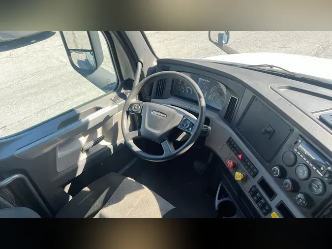 2020 Freightliner Cascadia 126