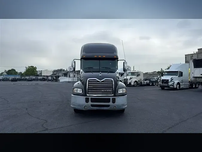 2017 MACK CXU613
