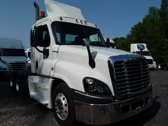 2015 FREIGHTLINER/MERCEDES CASCADIA 125