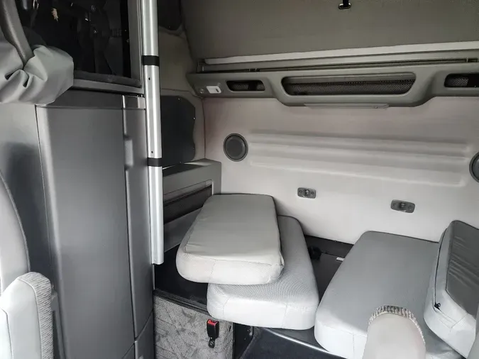 2024 VOLVO VNL64T86007e37e7dc47d2a087492c0932d3f7517